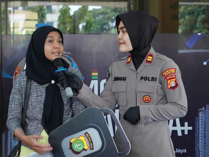 polres-metro-jakarta-utara-mengembalikan-motor-yang-dicuri-sindikat-maling-di-tanjung-priok-kepada-pemiliknya-dokistimewa-1771052274072_43