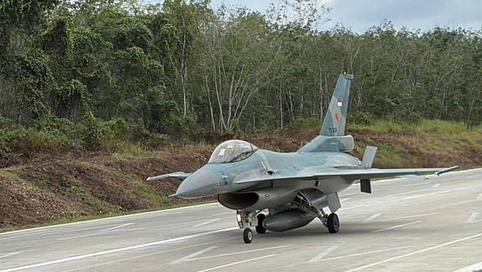 tol-trans-sumatera-didarati-jet-tempur-1770882520222_169